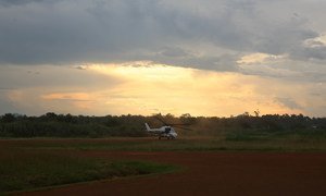 一架直升机从北基伍贝尼的联合国驻刚果(金)稳定特派团基地起飞，执行侦察任务。（档案照片）