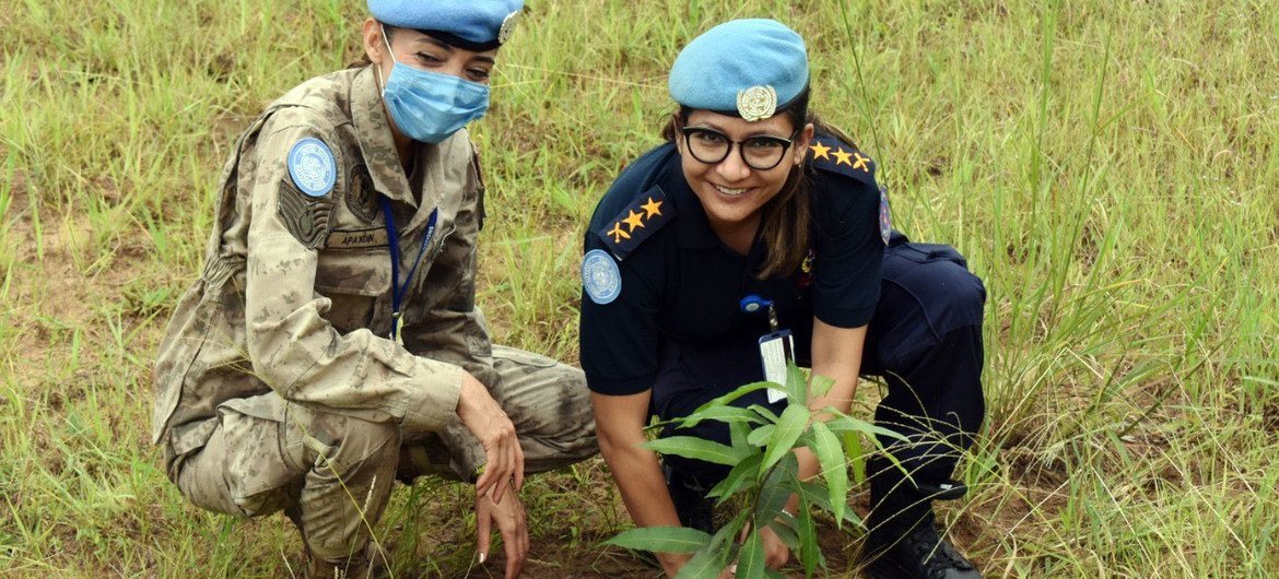 La surintendante Sangya Malla a reçu le Prix de la femme policière de l'ONU 2021.