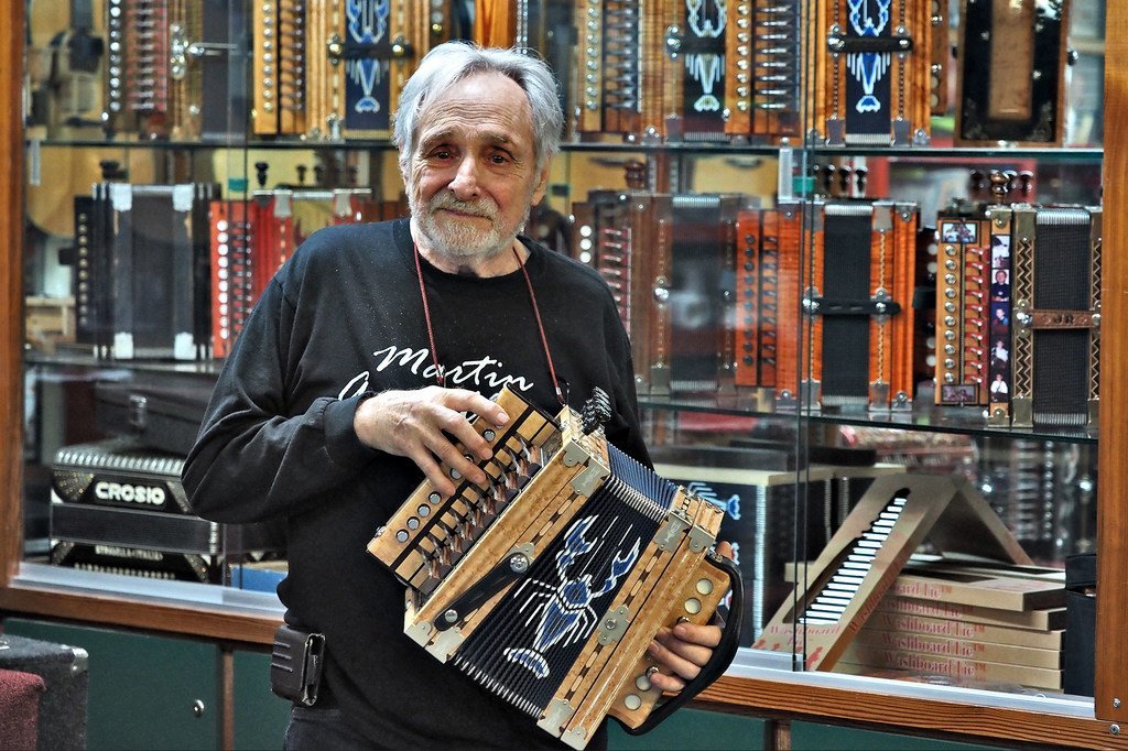 Clarence Martin fait des accordéons depuis 37 ans.