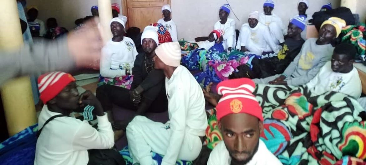 Sobrevivientes del naufragio en la costa de Mauritania reciben ayuda de la ONU.