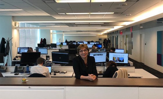 Елена Вапничная в зале редакции Службы новостей ООН