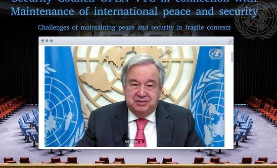 الأمين العام أنطونيو غوتيريش يلقي كلمة في جلسة مجلس الأمن التي انعقدت تحت عنوان: تحديات صون السلام والأمن في السياقات الهشة. (عبر دائرة تلفزيونية مغلقة)