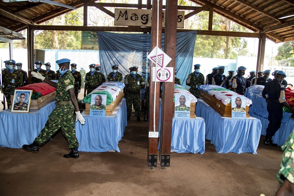 Cérémonie à Bangui en hommage à des Casques bleus tués en République centrafricaine.
