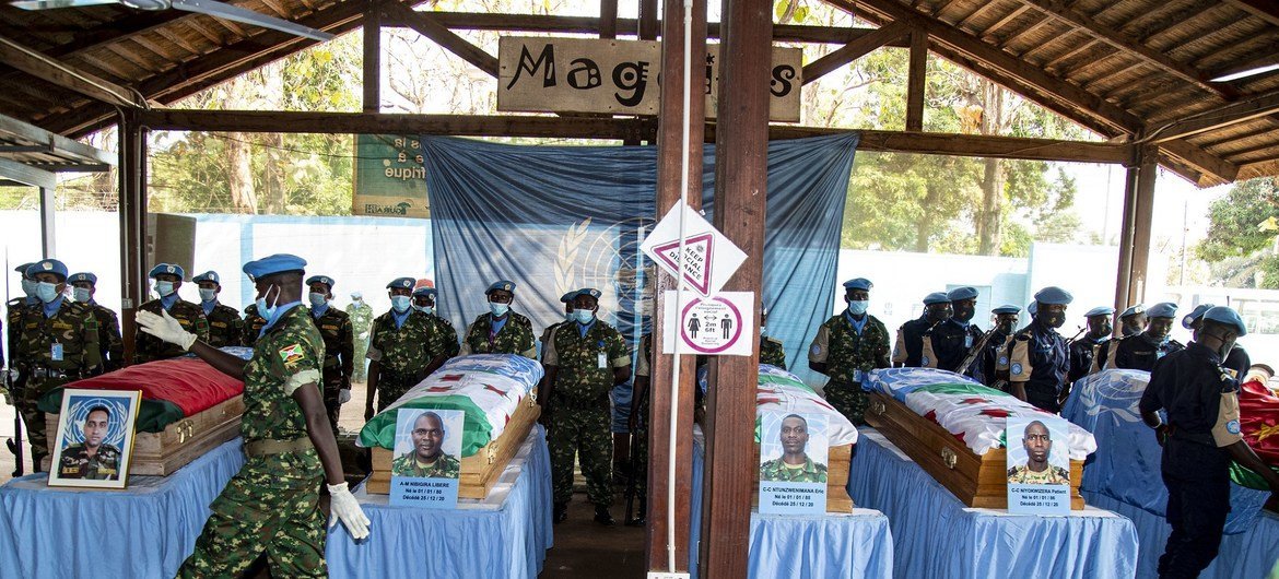 در مراسمی در بانگی، از پنج صلحبان سازمان ملل که سال گذشته در حین انجام وظایف رسمی خود در جمهوری آفریقای مرکزی جان باختند، یاد شد. 