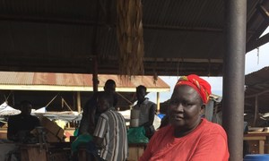 La violencia en la República Democrática del Congo forzó a Marisa a abandonar su hogar y migrar a Koboko, en el norte de Uganda, donde vive muy modestamente de vender en el mercado comida hecha en casa.