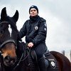 Яна Хмелёва с детства мечтала работать в правоохранительных органах и добилась своего: она служит в кавалерийской роте Департамента патрульной полиции