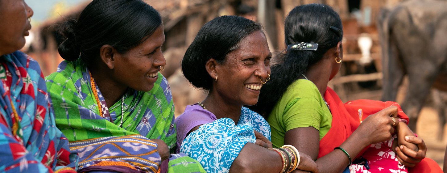 Женщины в одной из деревень в Индии