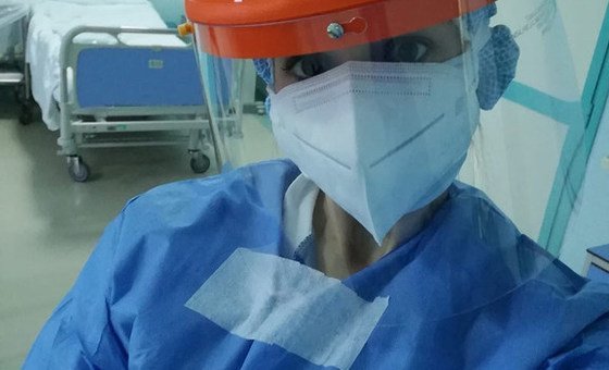 La enfermera italiana Laura Lupi trabaja en un hospital de Abruzzo para pacientes de COVID-19.