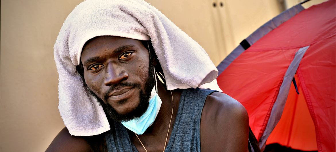 Seorang migran Senegal setelah melintasi celah Darien, Panama.