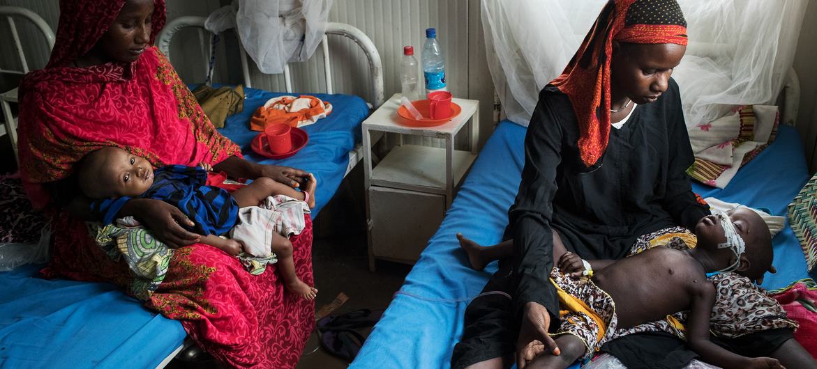 Niños desnutridos en la unidad de nutrición terapéutica del Hospital de N'Djamena, la capital de Chad.