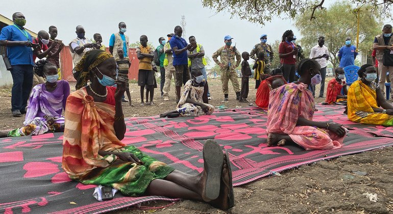 جنوب السودان: سكان بيبور ينتظروف الحصول على مساعدات غذائية.