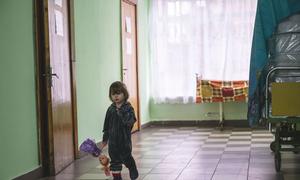 Un enfant d'un orphelinat dans la région de Kharkiv se retrouve dans un abri situé dans un sanatorium à Vorokhta, dans l'ouest de l'Ukraine.
