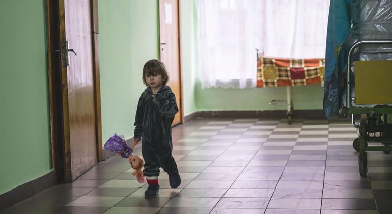 Воспитанник детского дома из Харьковской области – в санатории в Ворохте, Западная Украина, куда его перевезли из-за войны.  