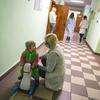 Dans un abri situé dans un sanatorium à Vorokhta, dans l'ouest de l'Ukraine, des éducateurs et des spécialistes prennent soin d'enfants qui ont dû quitter des orphelinats dans la région de Kharkiv.