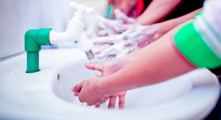تشجيع على غسل اليدين والاهتمام بالنظافة.