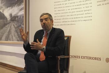 Imagen del embajador permanente de México ante la Organización de las Naciones Unidas, Juan Ramón de la Fuente, durante una entrevista con el Centro de Información de México, Ciudad de México 29 de abril de 2022.