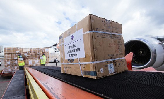Suprimentos de emergência da ONU chegando nas Fiji para ajudar durante pandemia