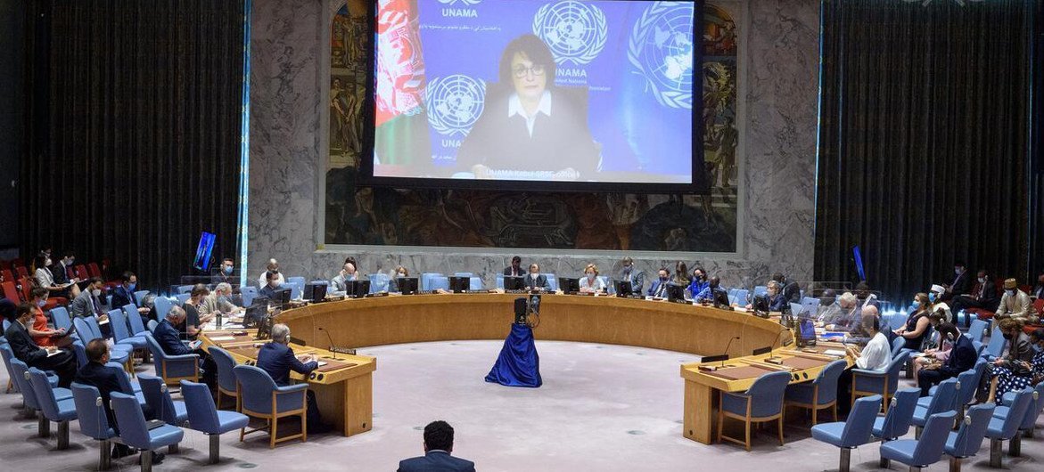 ديبورا ليونز، الممثلة الخاصة للأمين العام ورئيسة بعثة الأمم المتحدة للمساعدة في أفغانستان، تخاطب اجتماع مجلس الأمن بشأن الحالة في أفغانستان.
