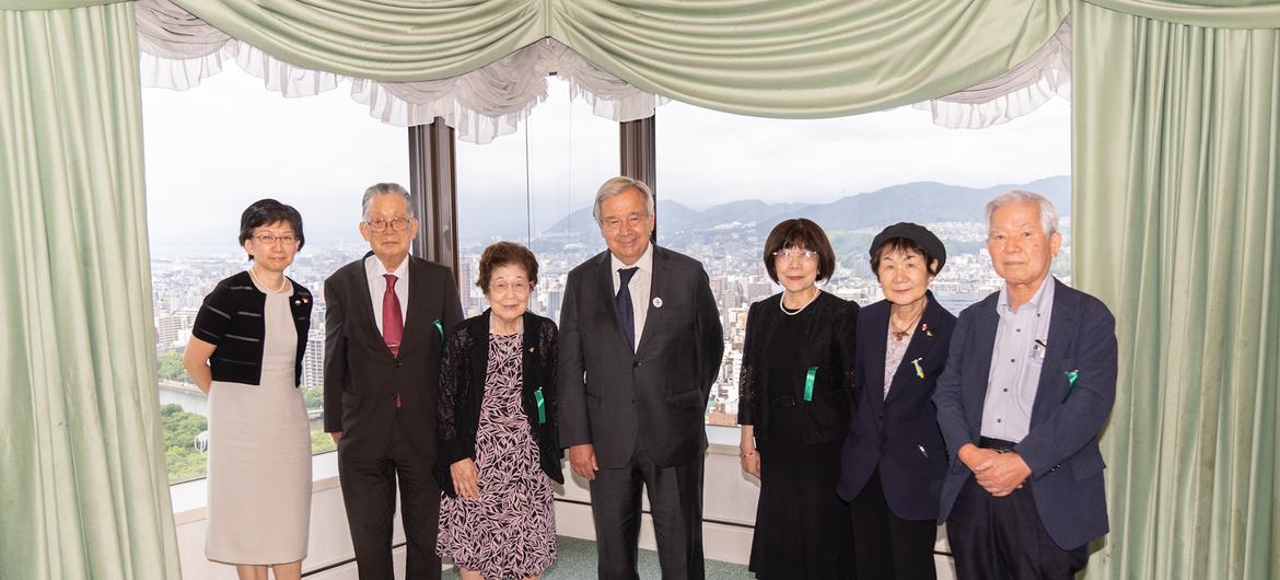 O secretário-geral se encontrou com cinco vítimas sobreviventes das bombas atômicas em Hiroshima e Nagasaki, conhecidas como Hibakusha