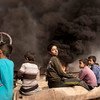 伊拉克凯亚拉（Qayyarah），武装人员在撤退时放火焚烧油田，产生大量黑烟和有毒有害物质。