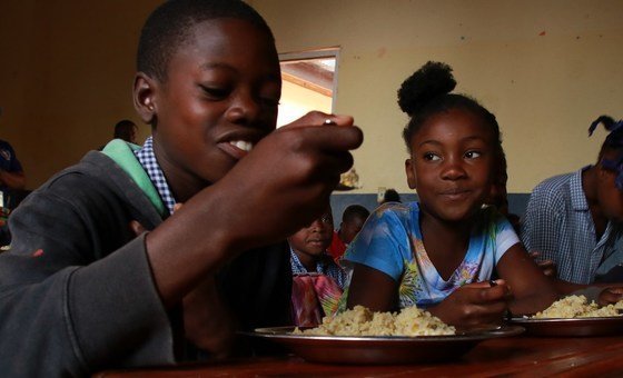 Apenas 60% das escolas no Haiti reabriram desde que a turbulência começou há três meses.    