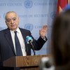 السيد غسان سلامة، الممثل الخاص ورئيس بعثة الأمم المتحدة للدعم في ليبيا يجيب على أسئلة الصحفيين في المقر الرئيسي للأمم المتحدة بنيويورك، ويقول: "إرفعوا أياديكم عن ليبيا".