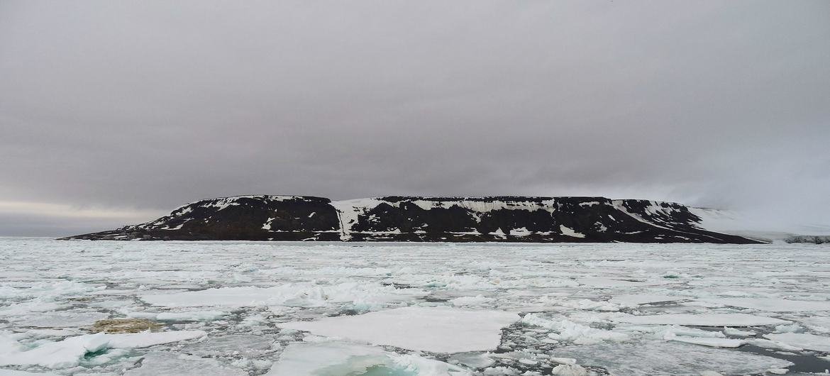 In Greenland, the melting of crystal  sheets is accelerating.