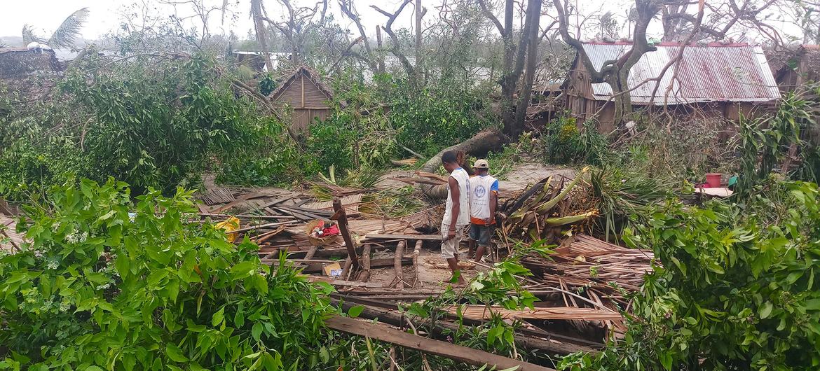 Le cyclone tropical Batsirai dévaste la côte est de Madagascar.