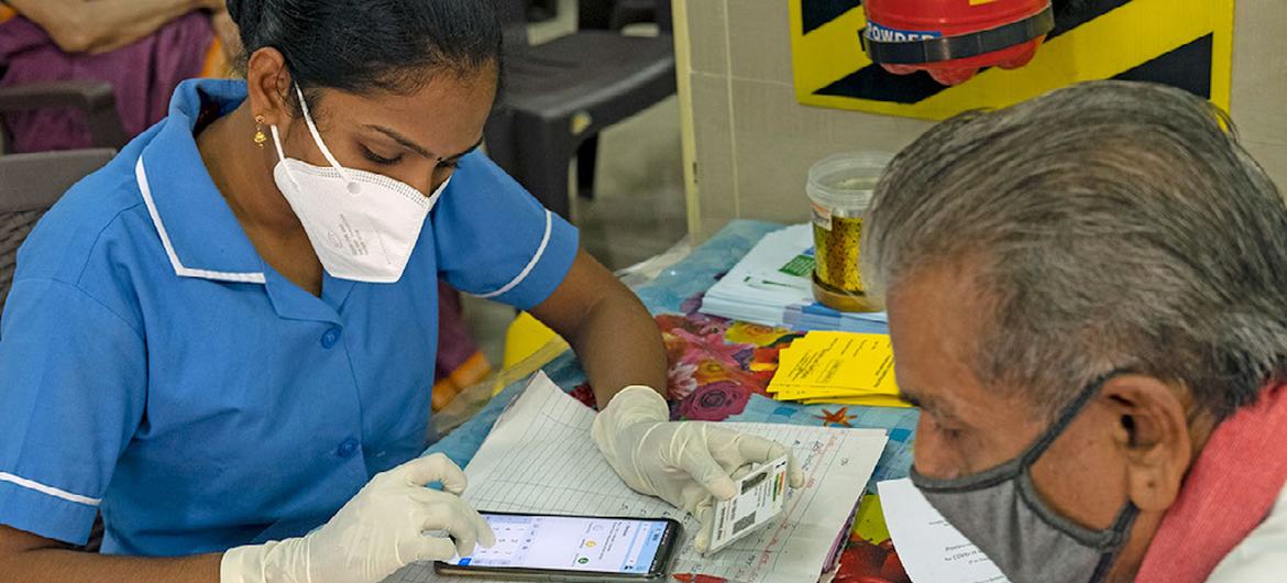 भारत सरकार द्वारा विकसित CoWIN ऐप की मदद से, टीकाकरण अभियान के संचालन में मदद मिली है.