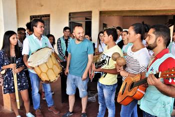 Hijos y familiares de ex integrantes de las FARC hoy lideran la escuela musical Son de Paz, cuyo objetivo es construir tejido social a partir de la música, en el corregimiento de San José de Oriente, en La Paz, Cesar (Colombia).