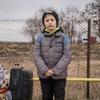 В числе беженцев из Украины - сотни тысяч детей. Семилетний житель Черновцов прибыл в Румынию со своей бабушкой, но многие дети едут без сопровождения взрослых. 
