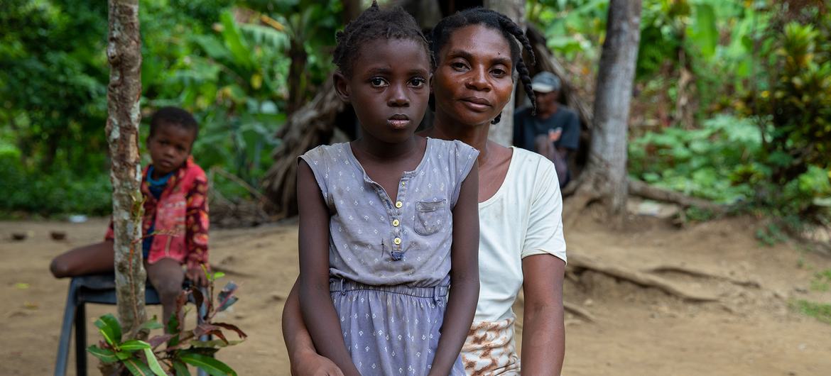 新冠大流行扰乱了世界各地家庭的生活和生计，包括西半球最贫穷的国家海地。