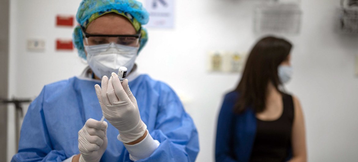 Colombia fue uno de los primeros países de las Américas en recibir la vacuna COVID-19 a través del Servicio COVAX.