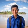 Pok Thiem é um trabalhador da malária da aldeia e professor de escola de Luon Thmey, uma aldeia indígena Kreung em Stung Treng, Camboja
