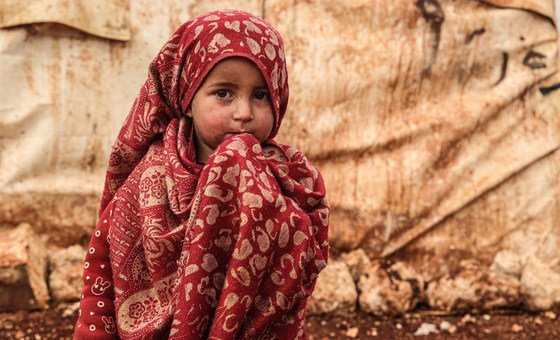 فتاة صغيرة في مخيم خير الشام للنازحين في سوريا.
