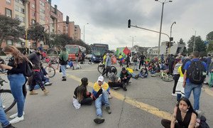 哥伦比亚波哥大街头的抗议者。