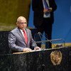 马尔代夫的阿卜杜拉·沙希德在当选联合国大会第七十六届会议主席后走上讲台。