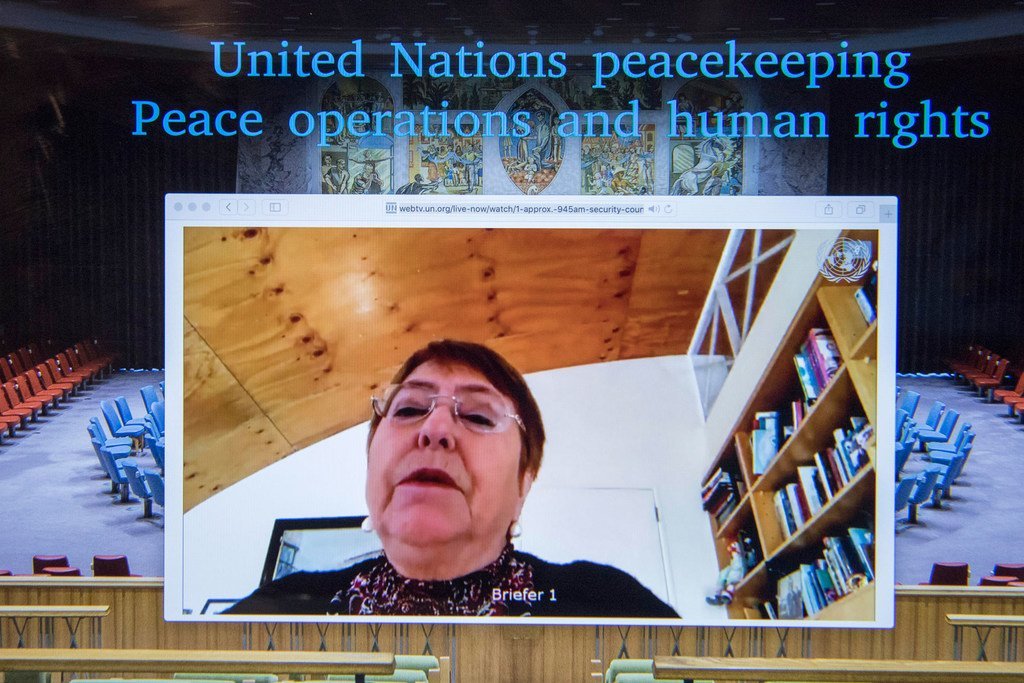 联合国人权事务高级专员米歇尔·巴切莱特在一次公开视频会议上向安理会成员强调了人权在维持和平行动中的重要性。