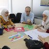 叙利亚青年在一次培训会议上就建立青年倡议以解决与可持续发展有关的问题集思广益。