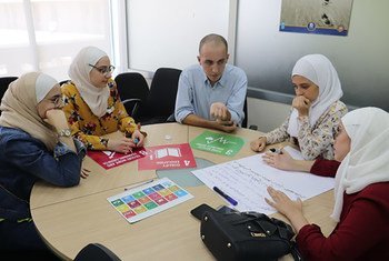 Syrian youth at a training session brainstorm on establishing youth initiatives to solve problems related to sustainable development.