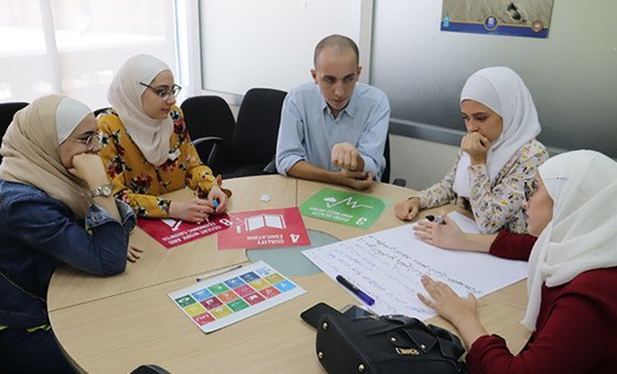 Syrian youth at a training session brainstorm on establishing youth initiatives to solve problems related to sustainable development.