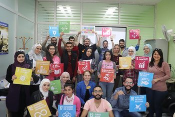 صورة جماعية لختام تدريب توعوي عن أهداف التنمية المستدامة بتنظيم من فريق منصة رواد سوريا 2030 بالتعاون مع UNDP Syria ومركز المهارت والتوجيه المهني في جامعة دمشق.