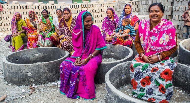 भारत में महिलाओं को टिकाऊ विकास मुद्दों, विशेष रूप से लैंगिक समानता से जुड़े विषयों पर अग्रणी भूमिका निभाने के लिये प्रोत्साहित किया जा रहा है. (फ़ाइल फ़ोटो)