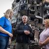 यूएन शरणार्थी एजेंसी के प्रमुख फ़िलिपो ग्रैण्डी ने यूक्रेन के इरपिन का दौरा किया, जहाँ एक हज़ार इमारतें क्षतिग्रस्त हुई हैं और 115 पूरी तरह ध्वस्त हो गई हैं. 