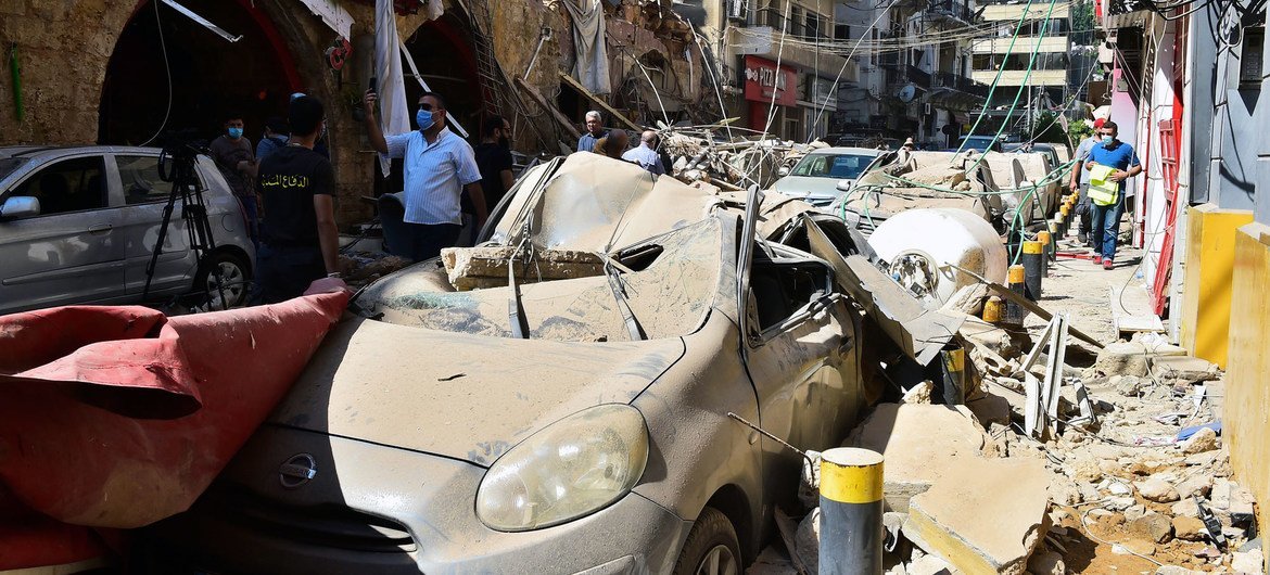 Взрыв в Бейруте разрушил тысячи построек, в том числе зернохранилища.