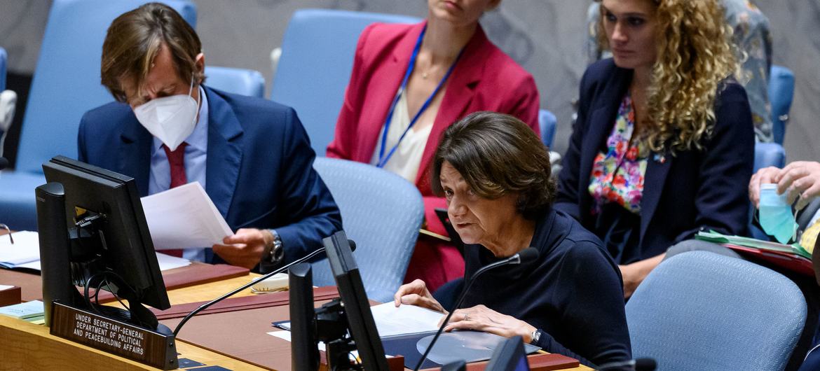 روزماري ديكارلو، وكيلة الأمين العام للشؤون السياسية وبناء السلام، تقدم إحاطة لأعضاء مجلس الأمن التابع للأمم المتحدة حول صون السلام والأمن في أوكرانيا.