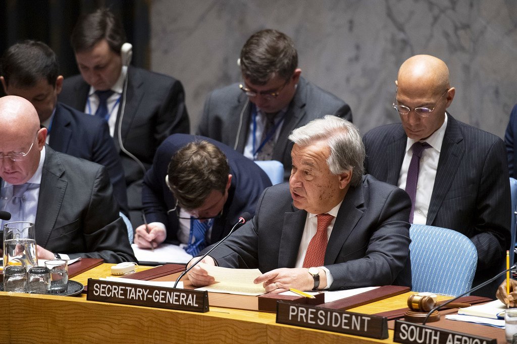 Le Secrétaire général de l'ONU, António Guterres, devant le Conseil de sécurité lors d'une réunion sur la paix et la sécurité en Afrique.