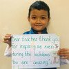 一名六岁的不丹儿童感谢老师在疫情封锁期间继续上课。