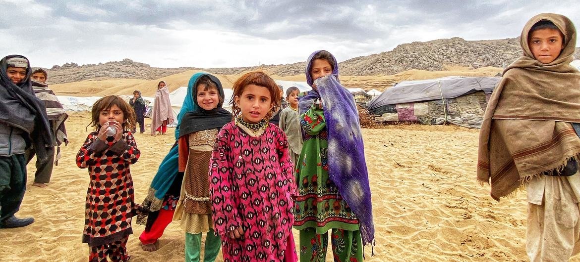 अफ़ग़ानिस्तान के कन्दहार प्रान्त में विस्थापित बच्चे.
