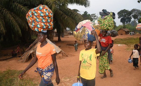 سكان جمهورية أفريقيا الوسطى يخشون من العنف خلال الانتخابات ويفرّون إلى جمهورية الكونغو الديمقراطية.
